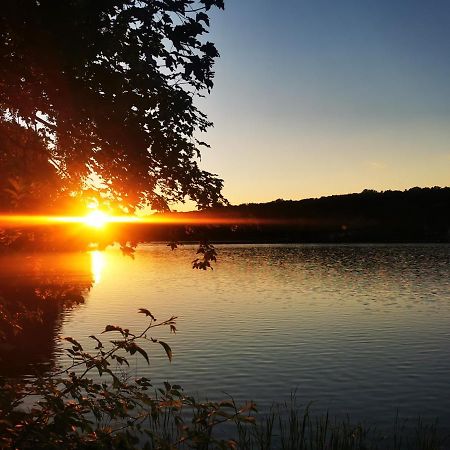 Domek Nad Jeziorem Łąck Bagian luar foto